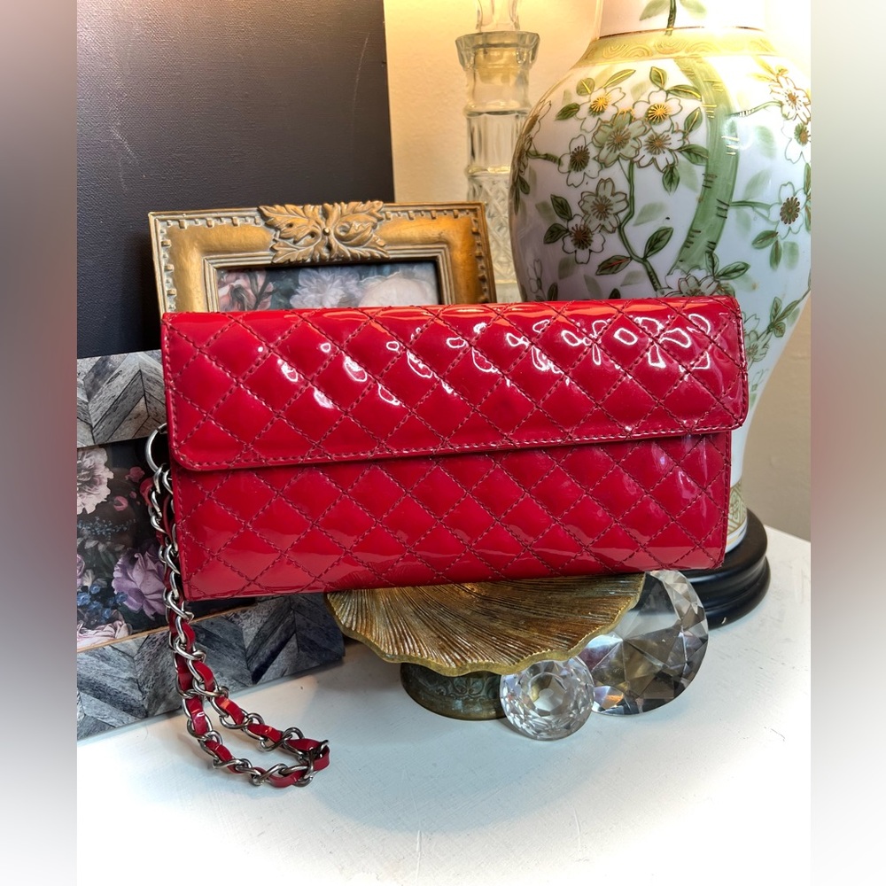 Jimmy’Z red quilted patent leatherette clutch wristlet